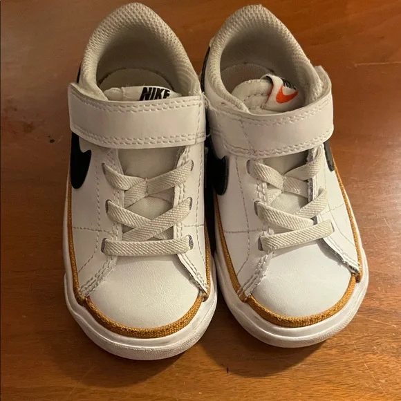 Nike Kids White and Black Sneakers with Tan Accents - Picture 2 of 3
